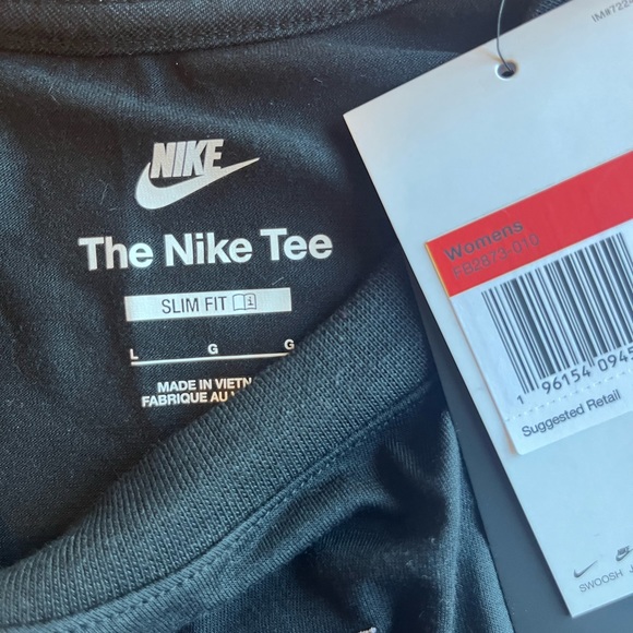 Nike Cropped Tee - Picture 2 of 3